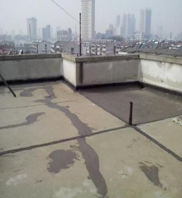 科尔沁右翼中漏水维修 楼顶漏水是什么原因，楼顶漏水维修方法是什么?